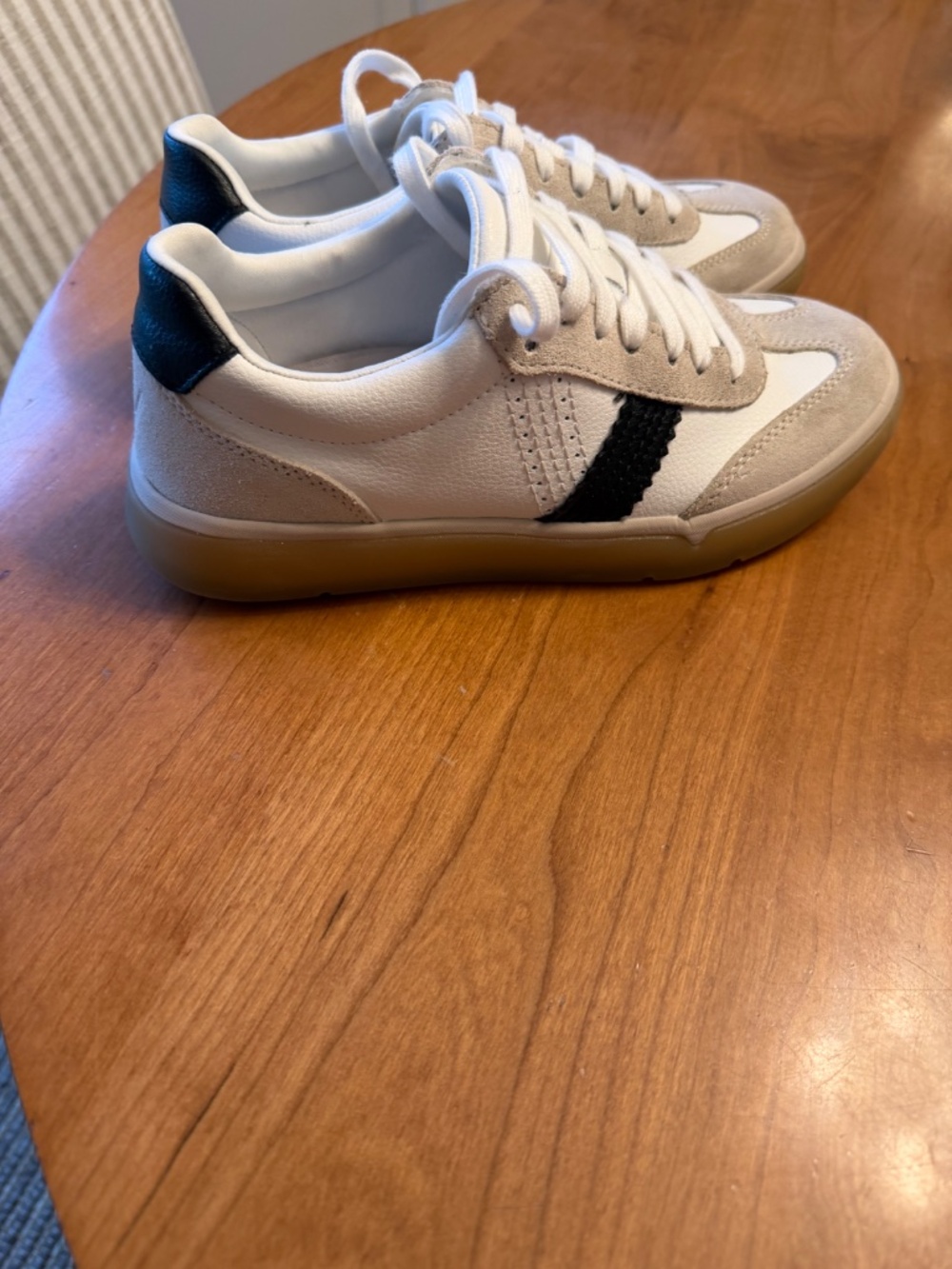 Vionic sneakers - Picture 2 of 5